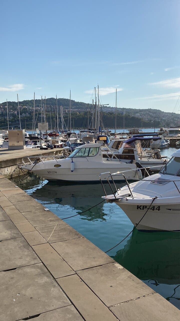 Ukmarjev Trg Piazza Ukmar Port