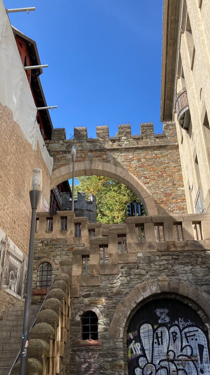 Heidenmauer mit Römertor