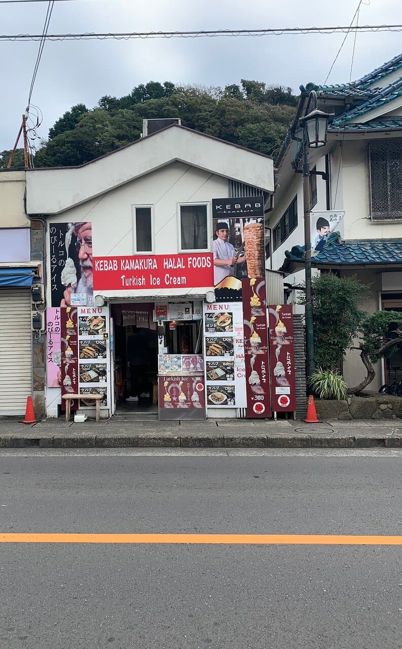 FRESH KEBAB comme j’ai jamais manger fait maison et à la main par notre amis qui est vraiment sympa et accueillant. Merci beaucoup et bonne continuation. Je n’y manquerai pas la prochaine fois.