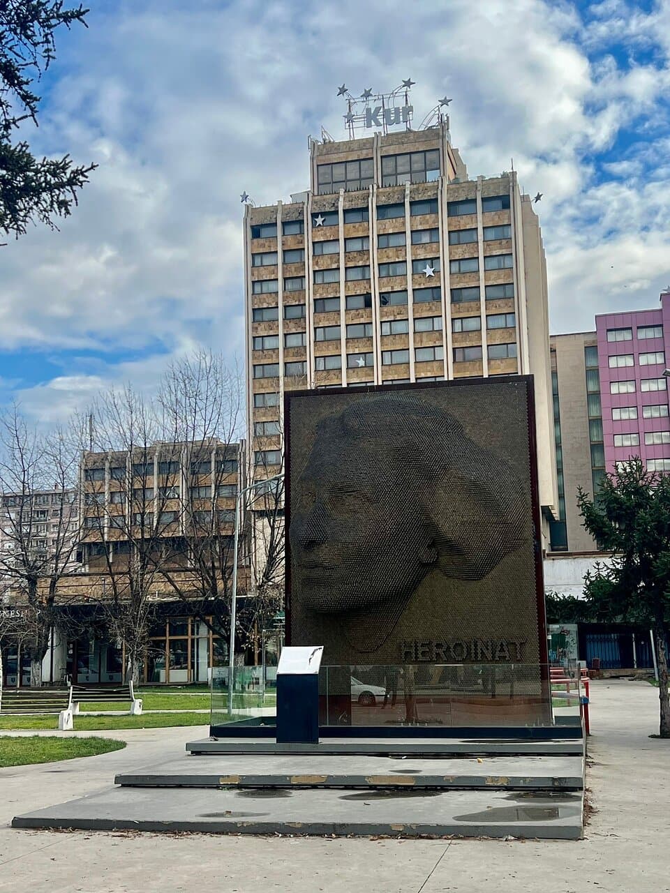 Heroinat Monument