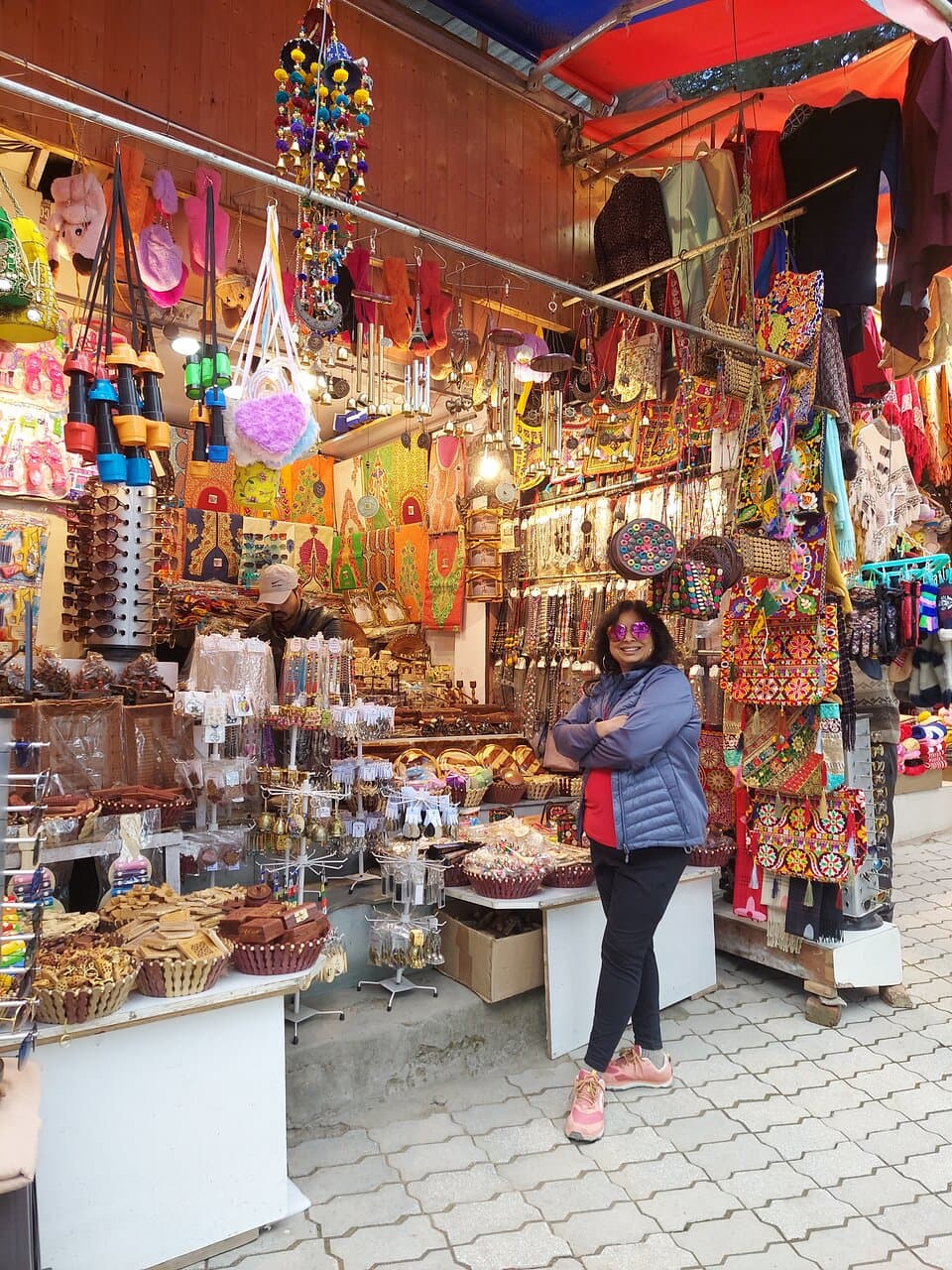 Shop outside the entry of Indira Tourist Park