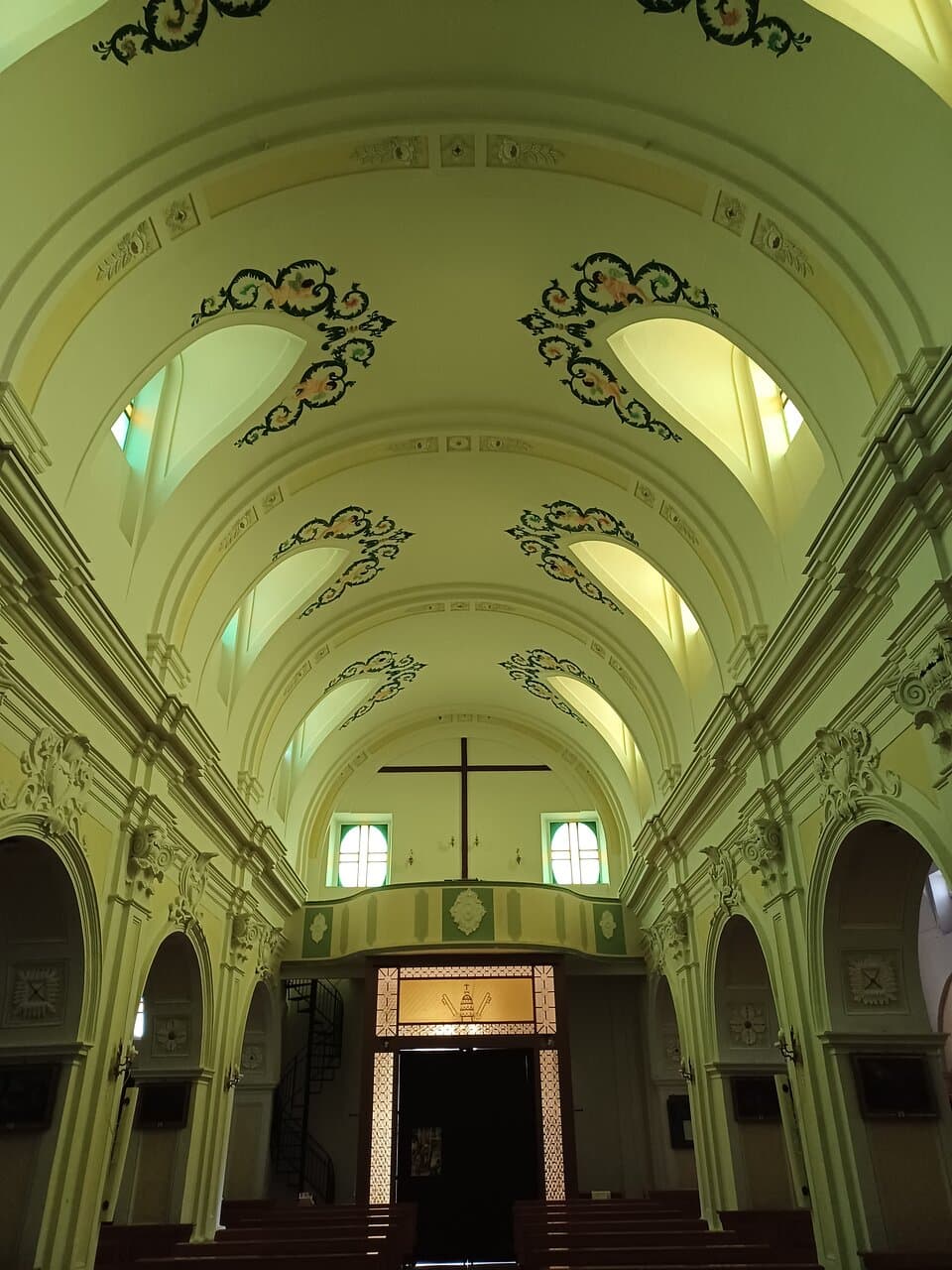 Chiesa di San Pietro Apostolo, interno