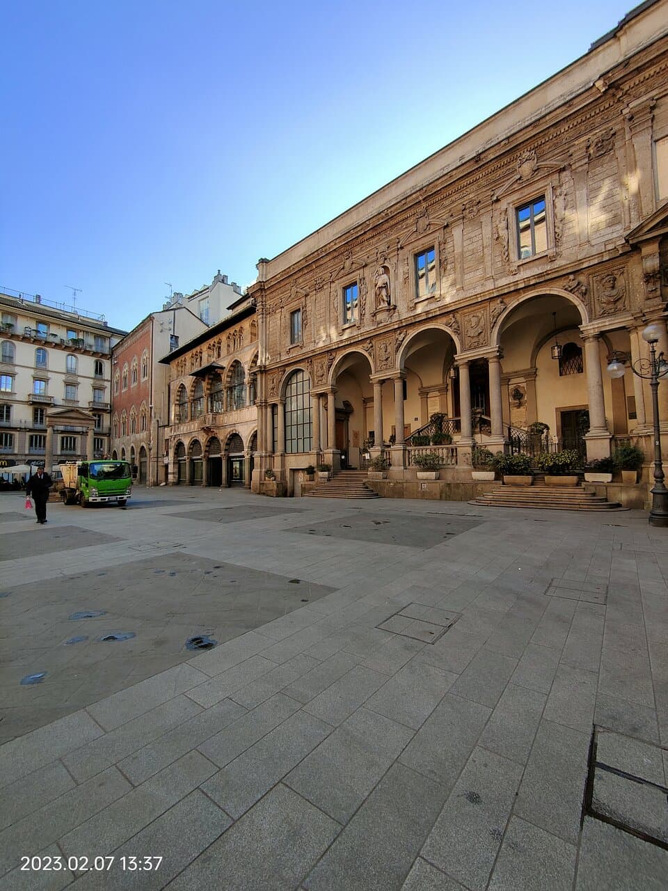 Panoramica da Piazza Mercanti