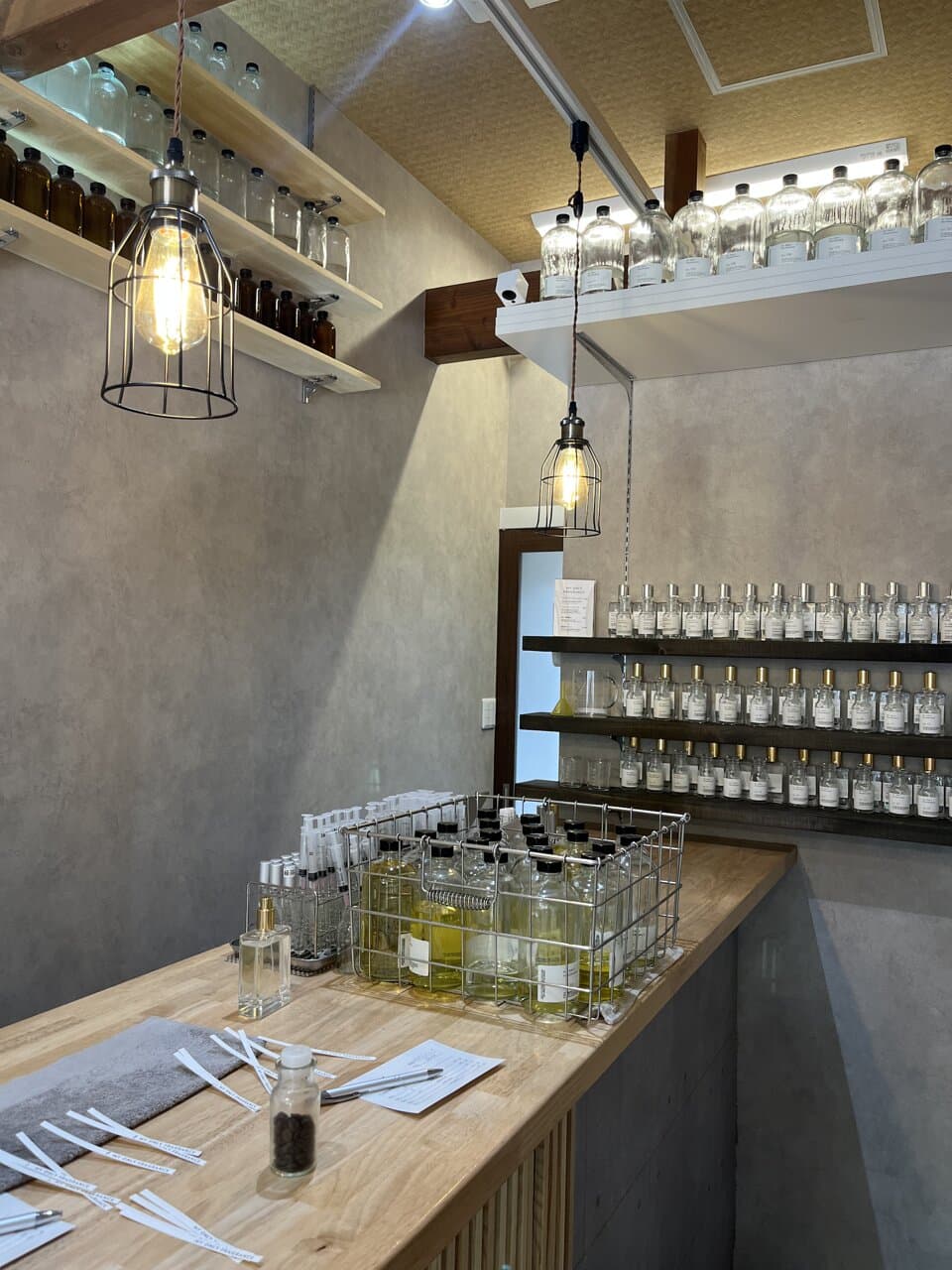 カウンターだけの小さなお店。