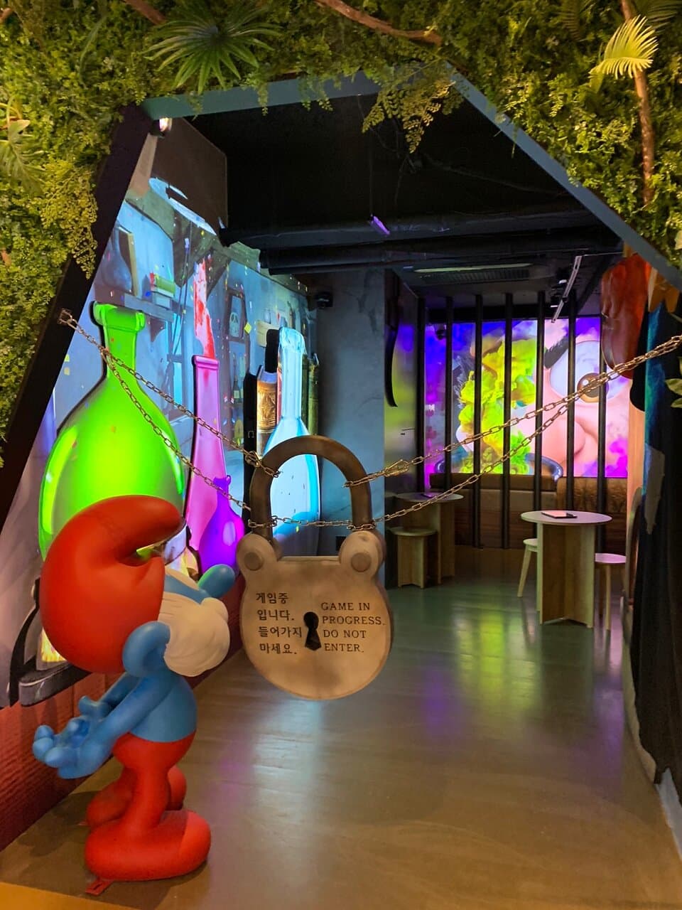 스머프매직포레스트 미션 수행하기 직전~ 이제 방으로 들어가려고 준비중