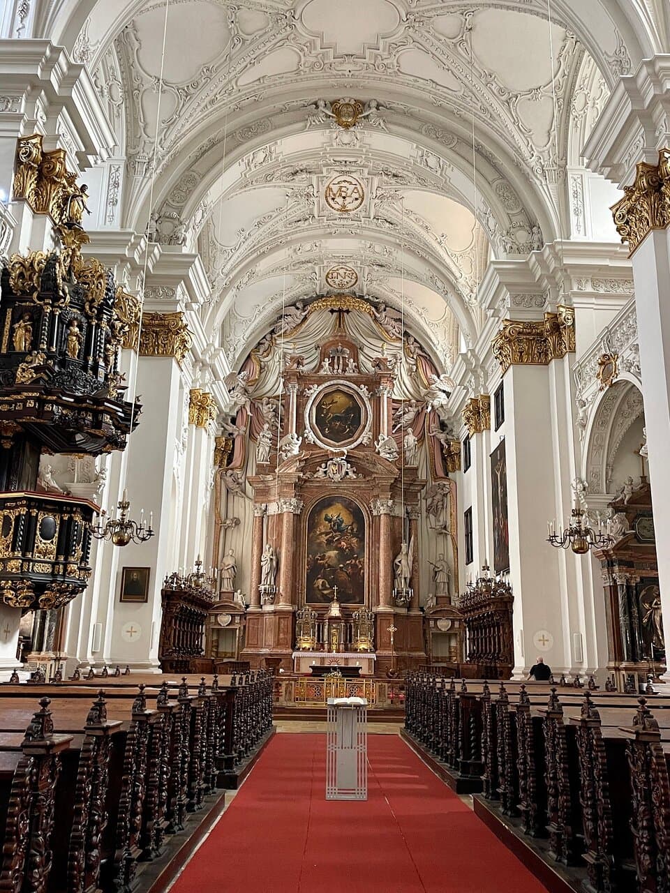 Old Cathedral Alter Dom