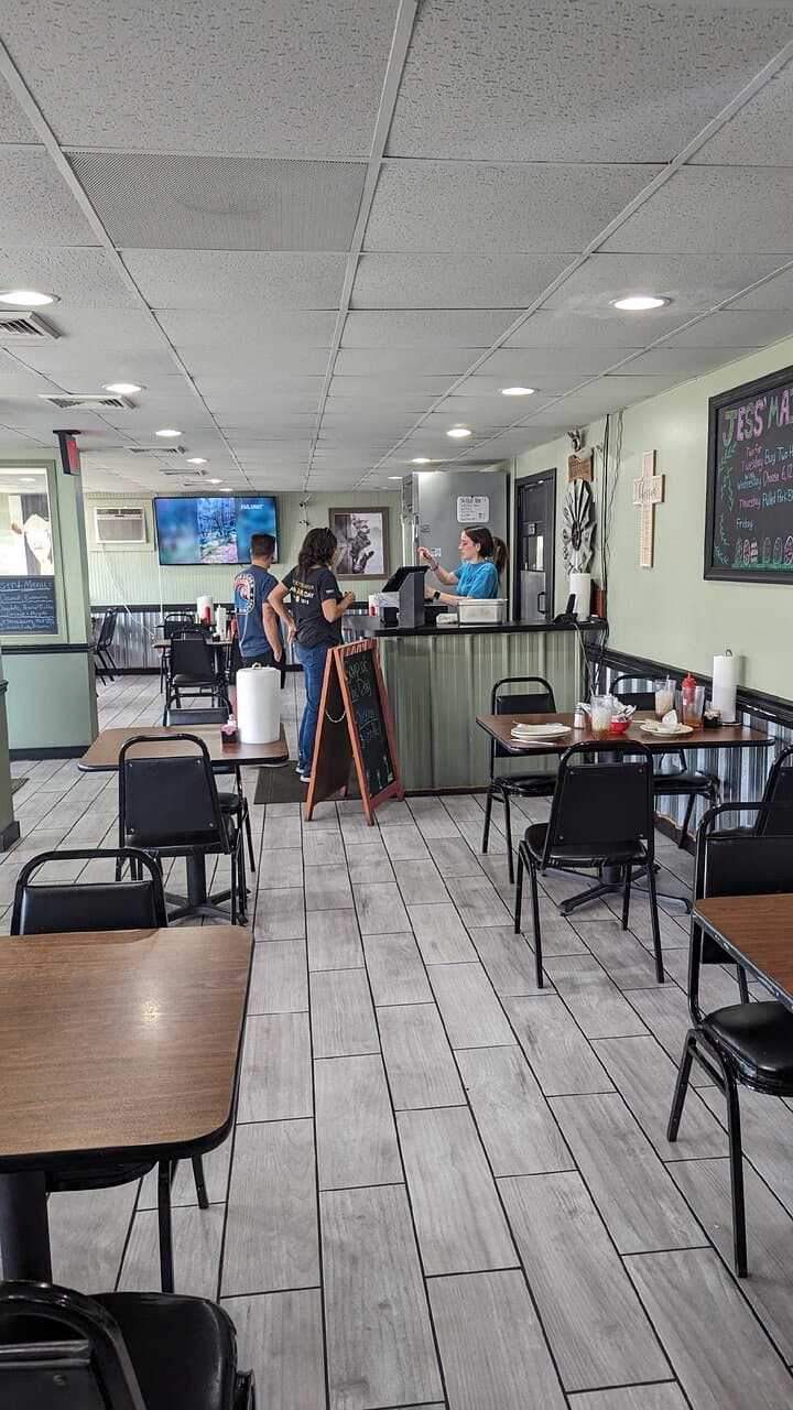 Jess' Main Street Bar and Grill