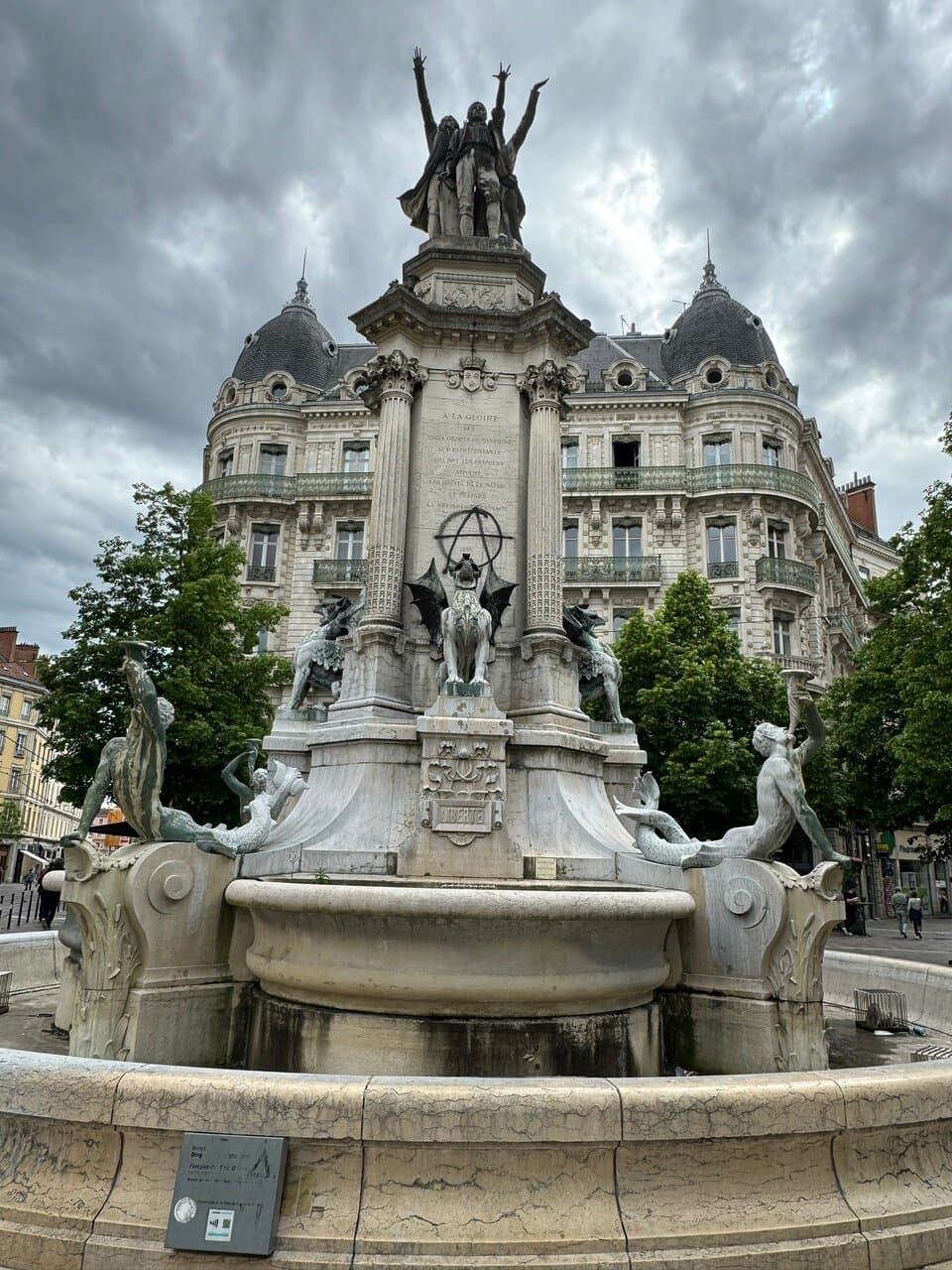 Fontaine des Trois Ordres Grenoble