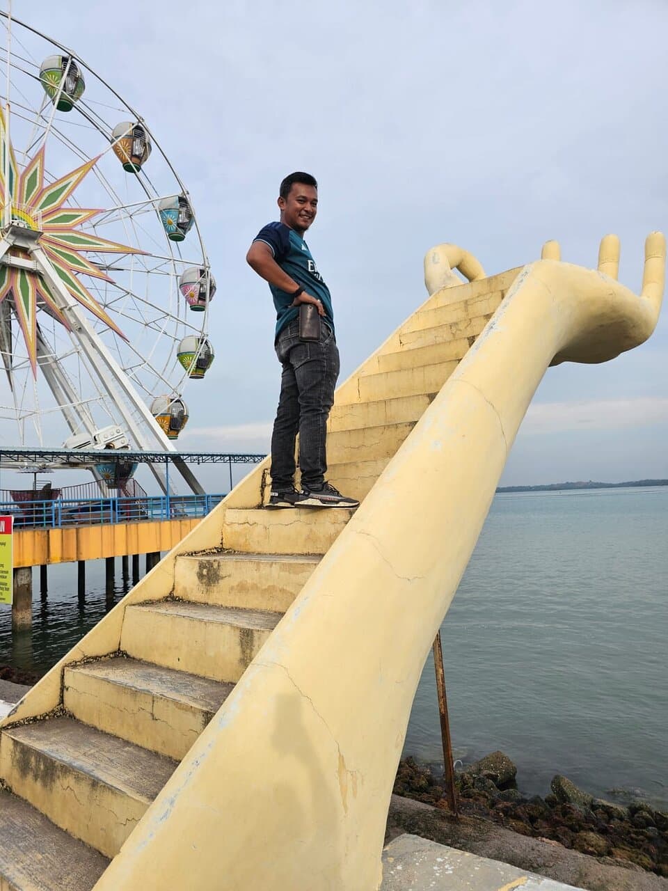 Customer from Singapore... Travel with rentcarsbatamtour.... Very Happy👍👍👍👍