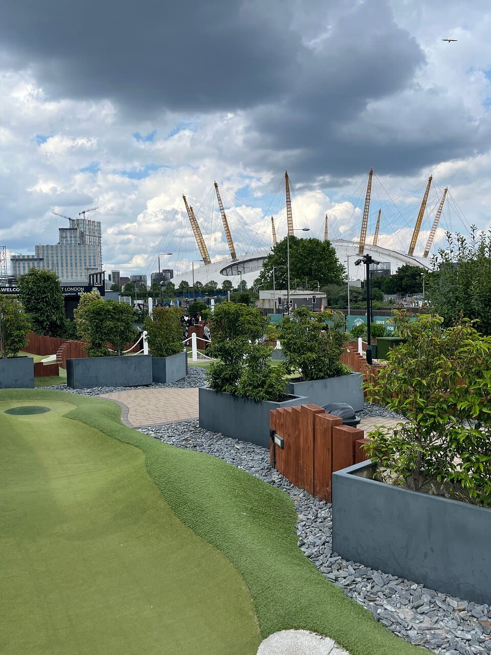 Play golf at Greenwich Peninsula Golf Range