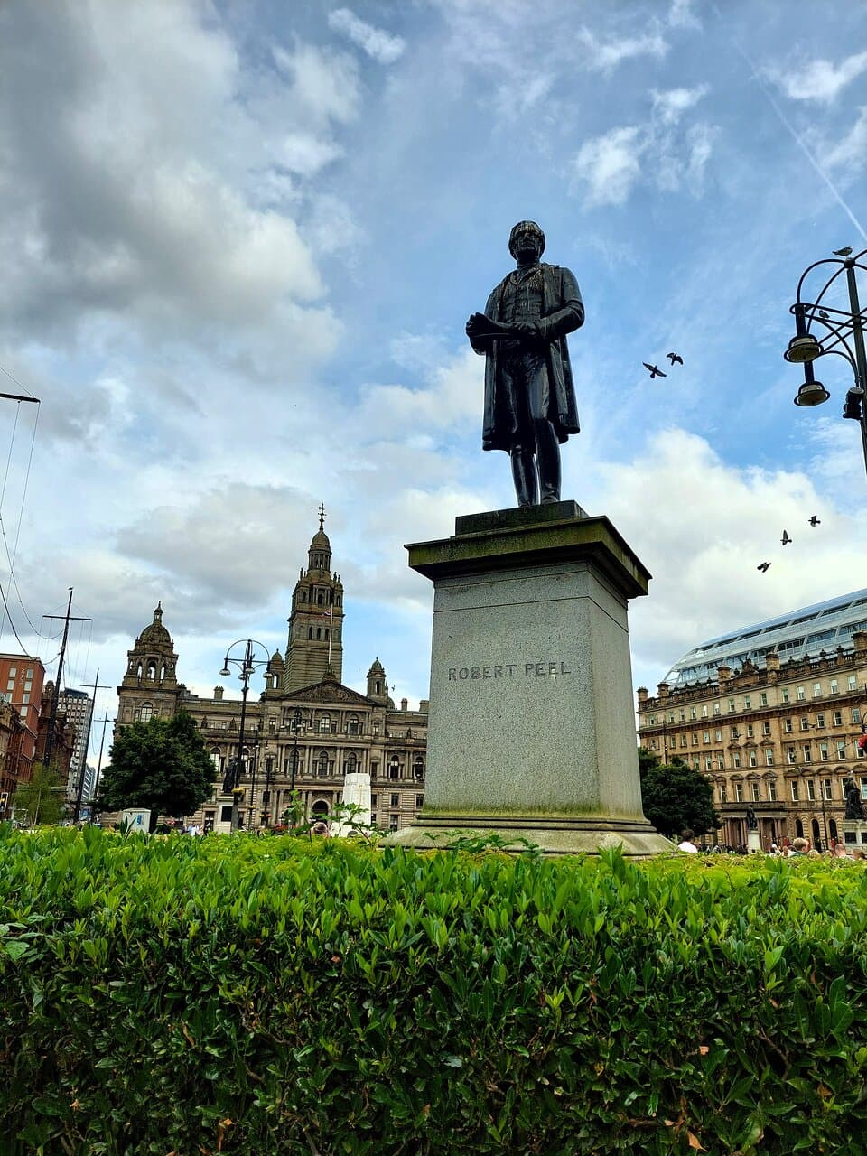 Il monumento a Robert Peel in George Square