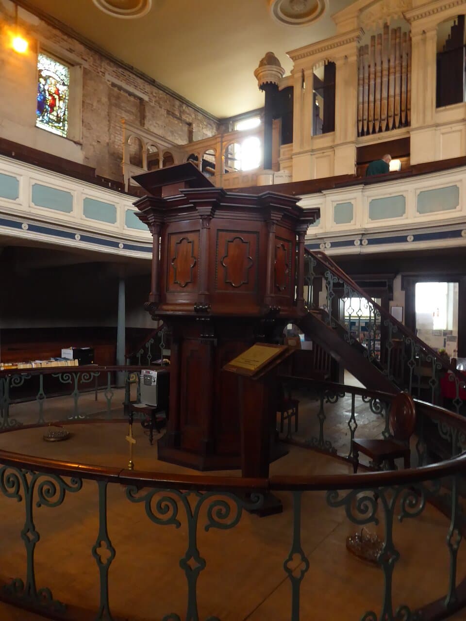 Unusual pulpit
