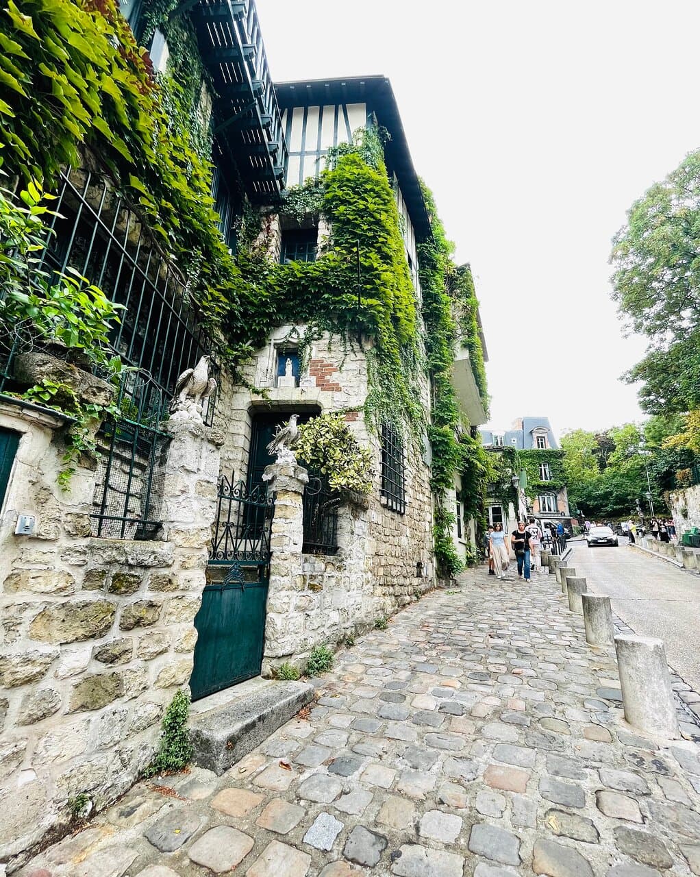 See the Artists at Rue de l'Abreuvoir