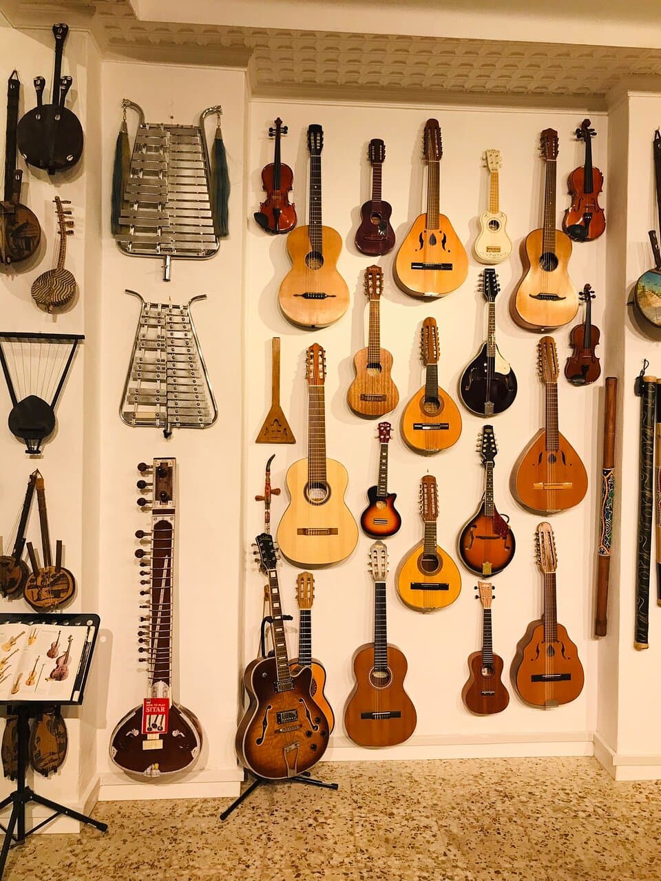 http://www.rondaguitarmusic.com/