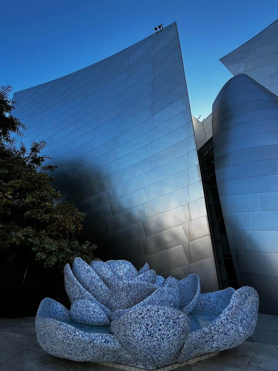 Visit the Walt Disney Concert Hall and Blue Ribbon Garden