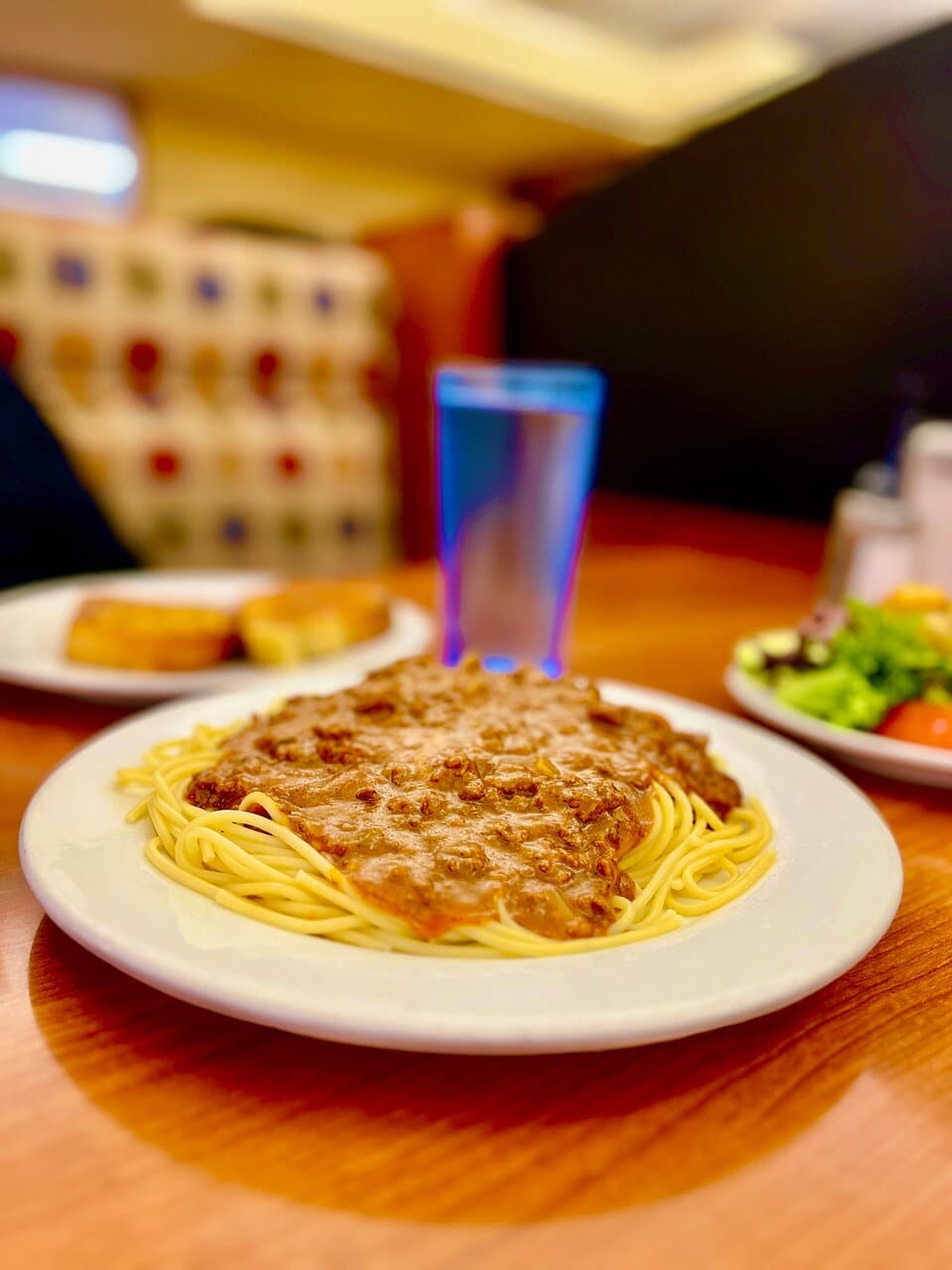 Chili Spaghetti with Garlic Bread
