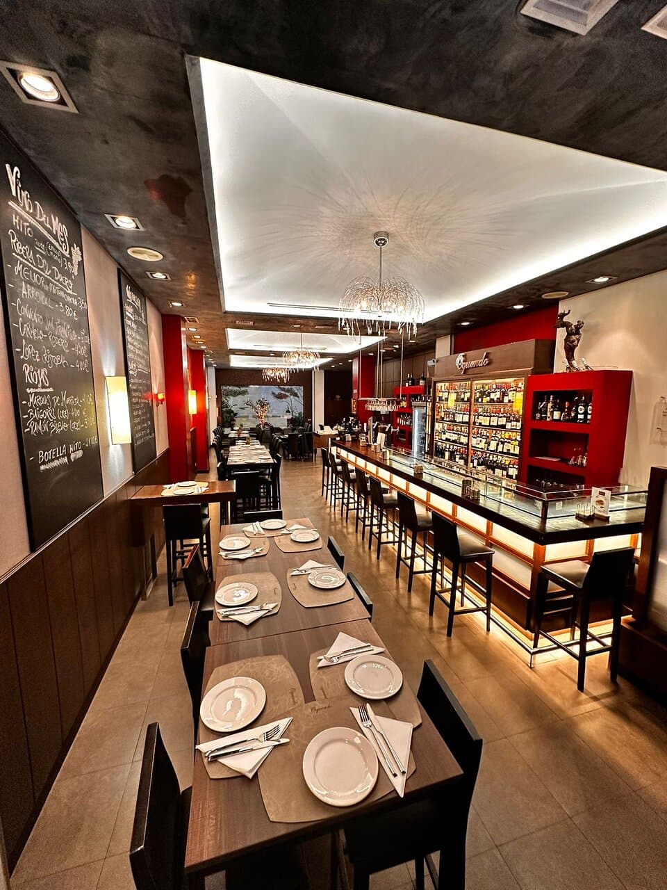 OQUENDO Restaurante & Tapería en Cáceres. Calle Obispo Segura Sáez 2.