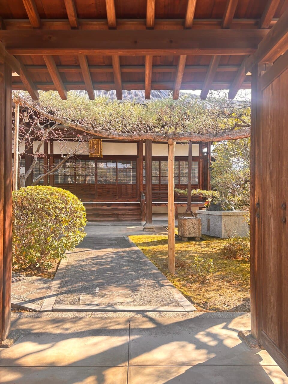 六地蔵駅から徒歩約5分です