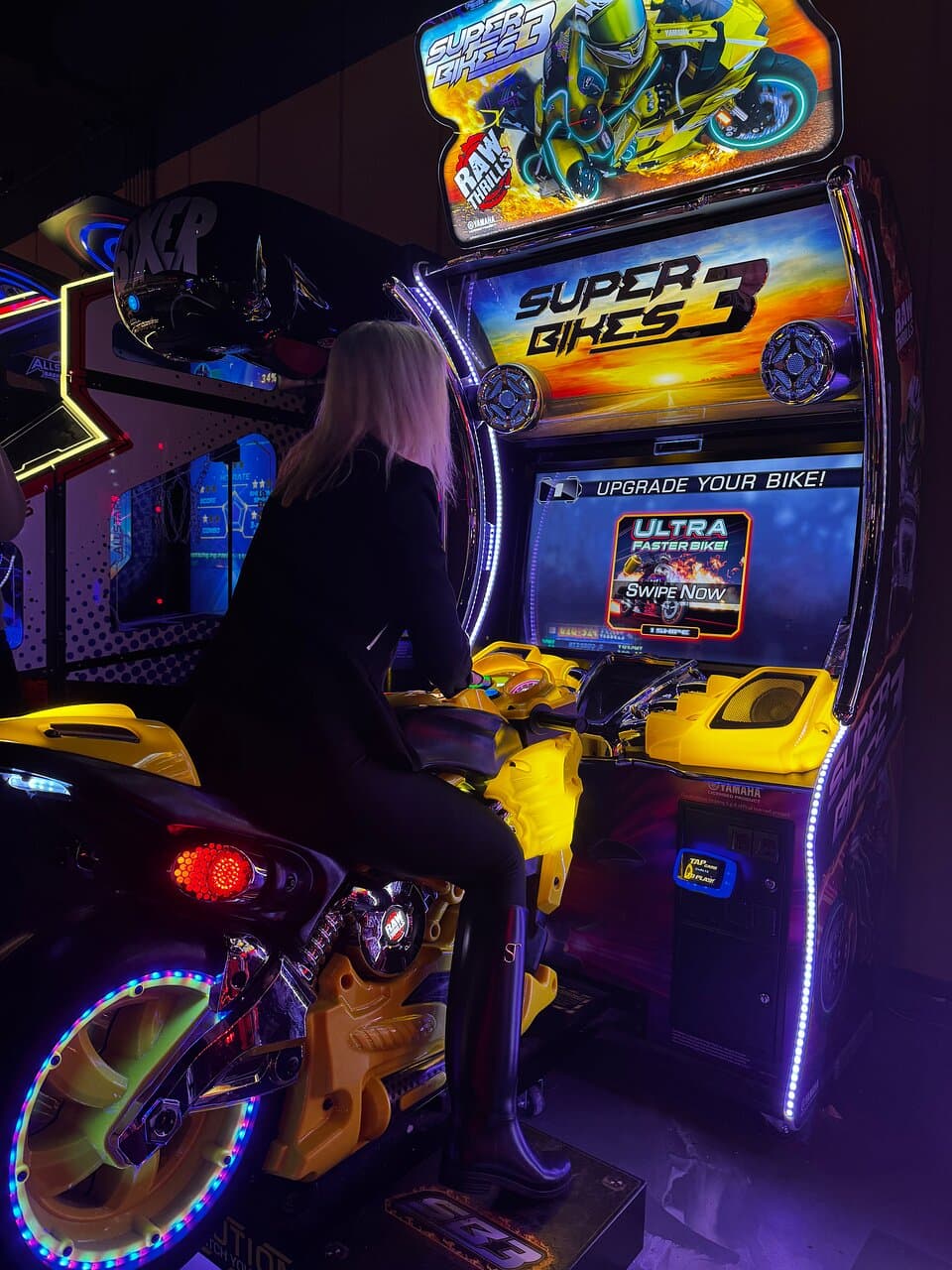 Visit the DSTRCT Entertainment Center