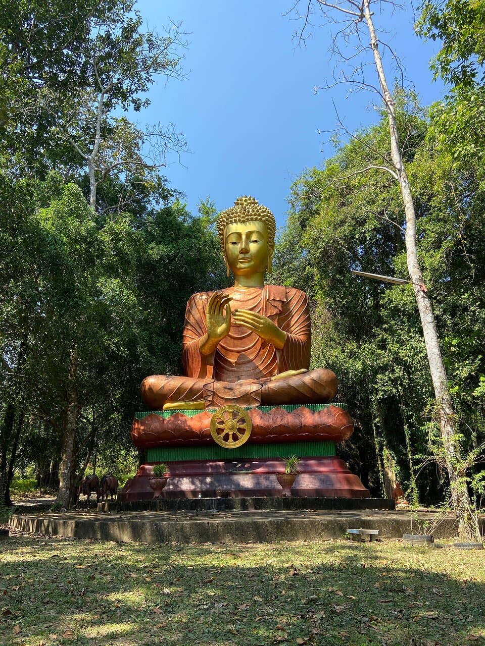 Wat Ban Tham (Dragon Temple)