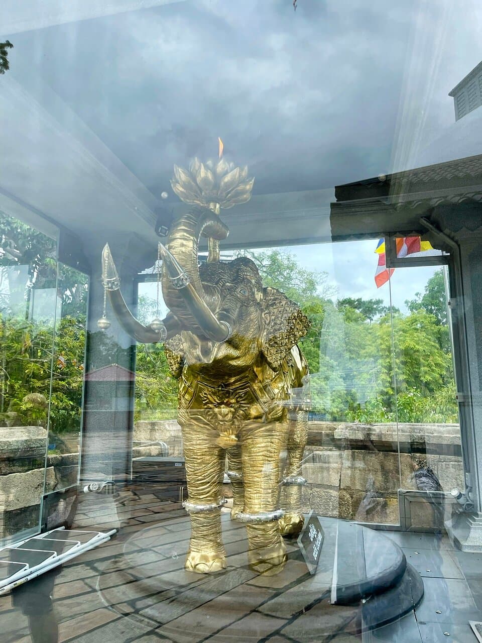 Mirisawetiya Stupa Anuradhapura