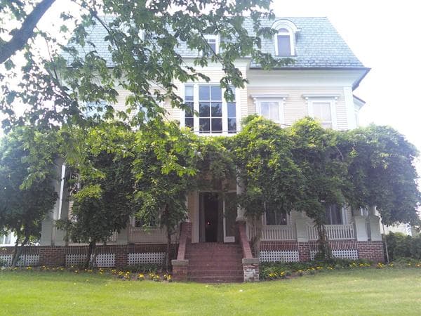 Entrance to Wistariahurst