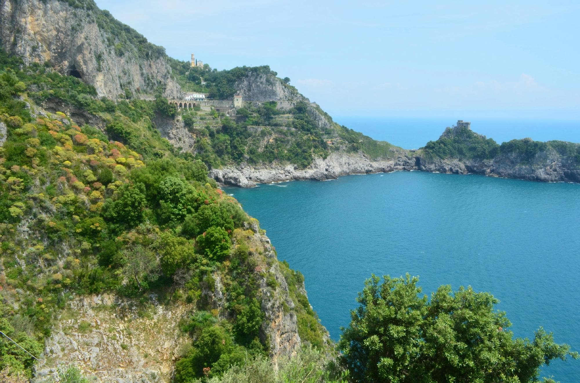 エメラルドの洞窟付近の海岸

