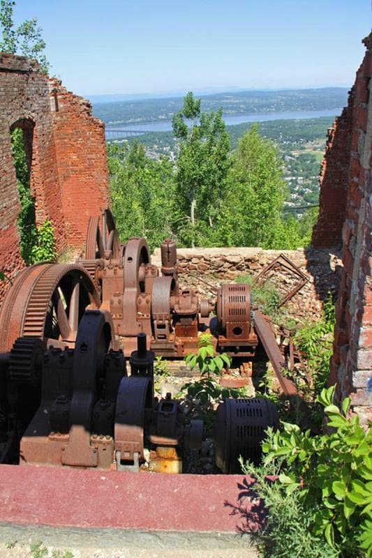 The railway's hoisting machine
