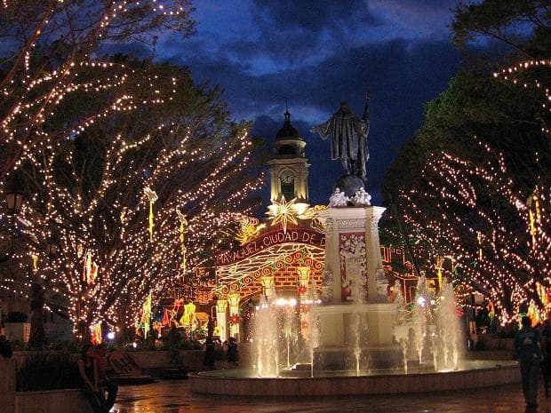 The fountain with Columbus statue with Xmas lights
