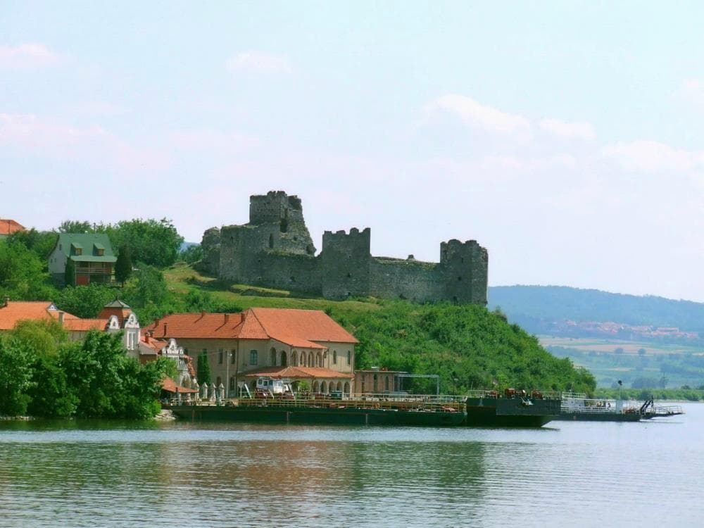                   Ramska tvrđava mooi gelegen aan de Donau
                
