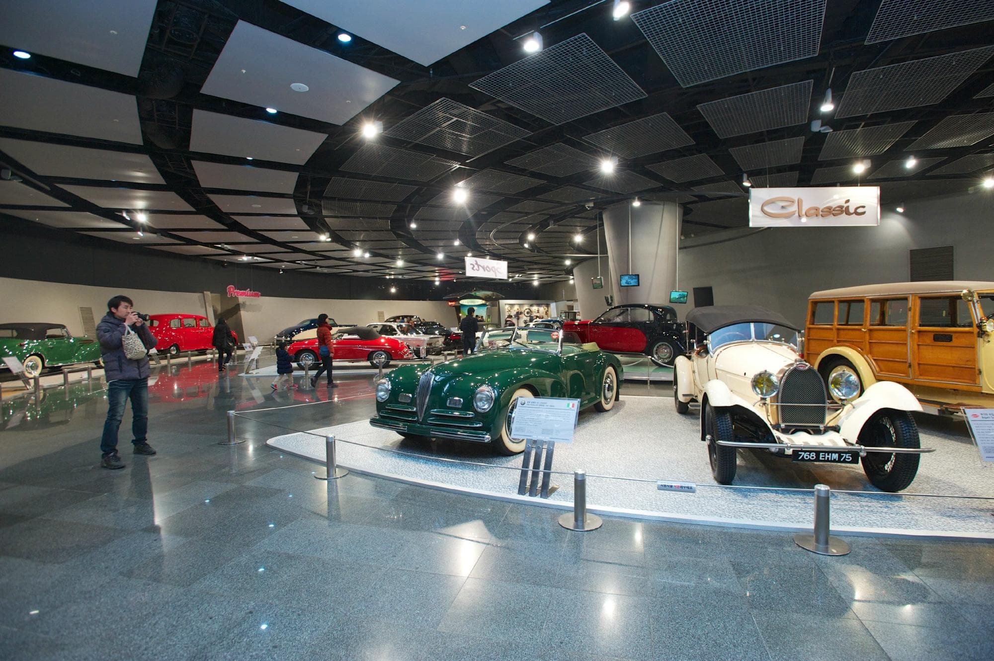                   전시관 1층 클래식존
                