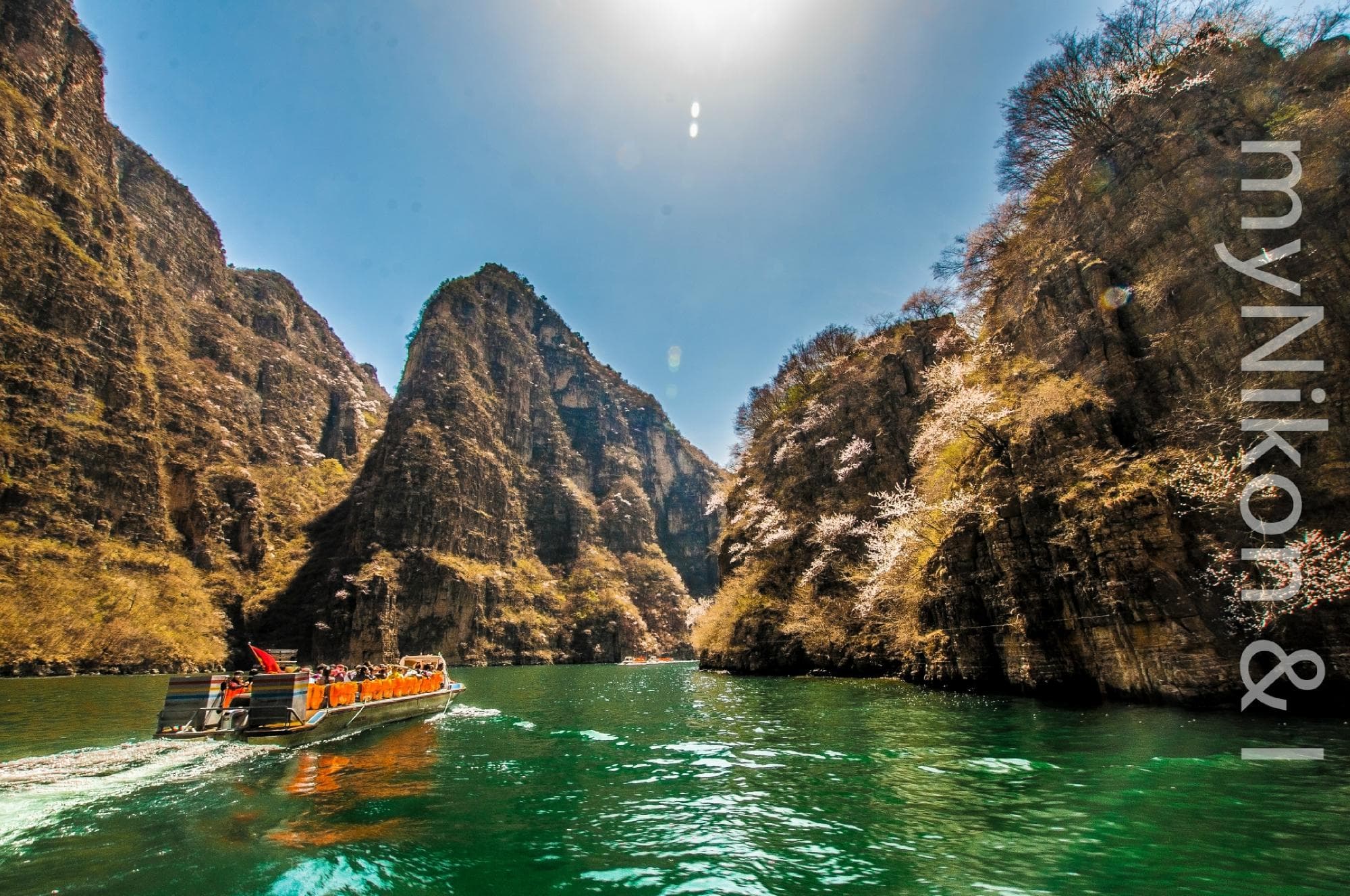 Longqinqxia. Taking a boat ride