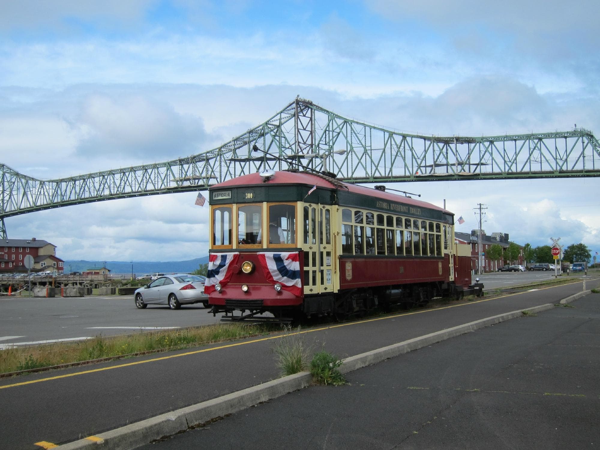 Astoria Riverwalk Trolley