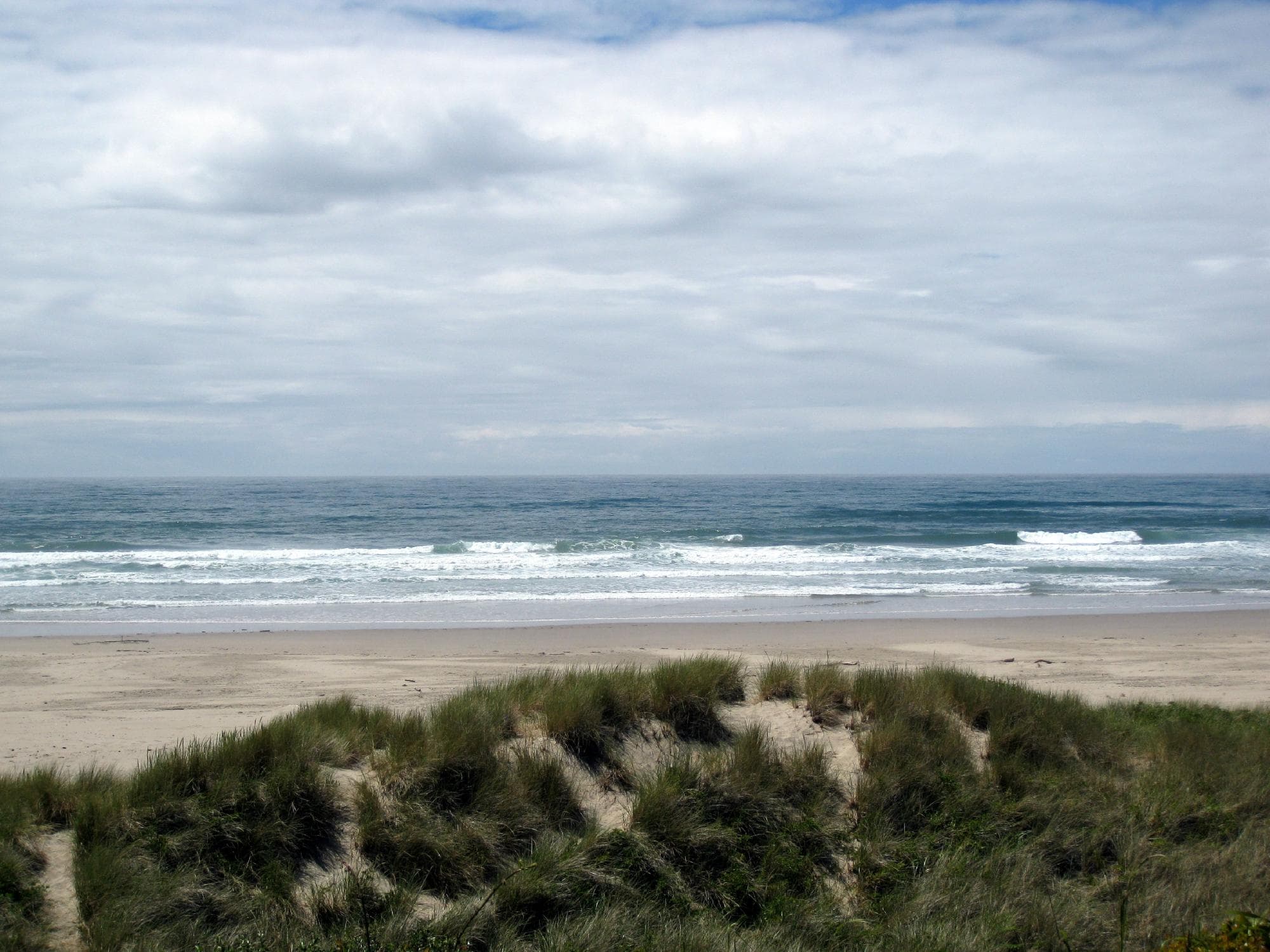 Beach view from parking lot - Gov Patterson park