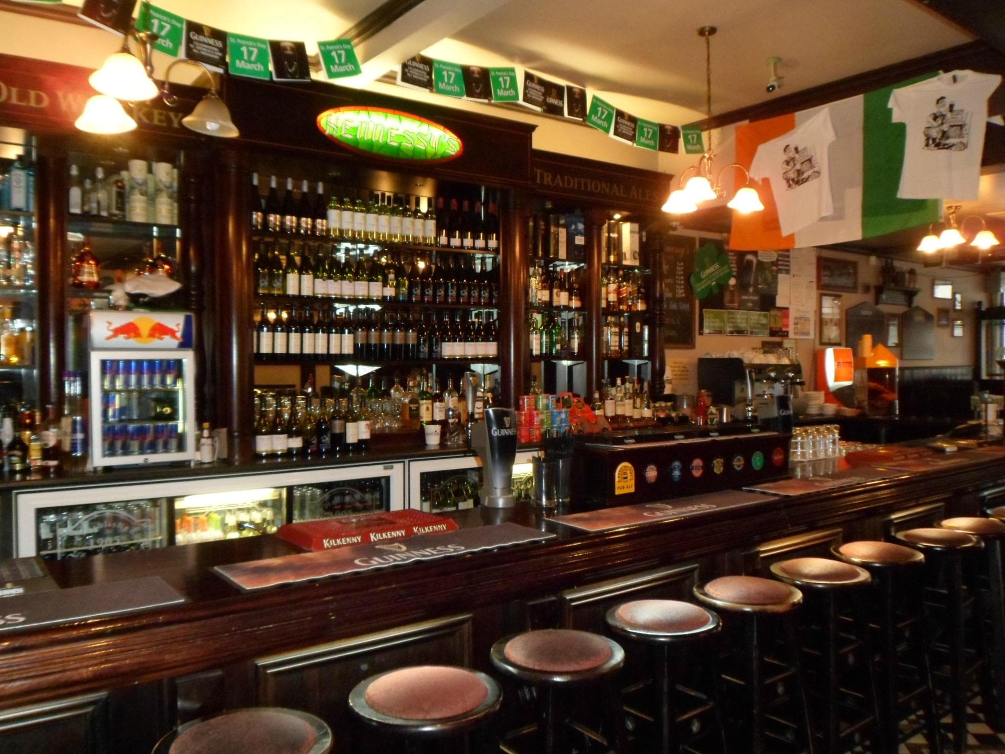 Hennessy's Irish Bar