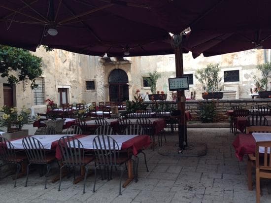 Stari Saloon Innenhof