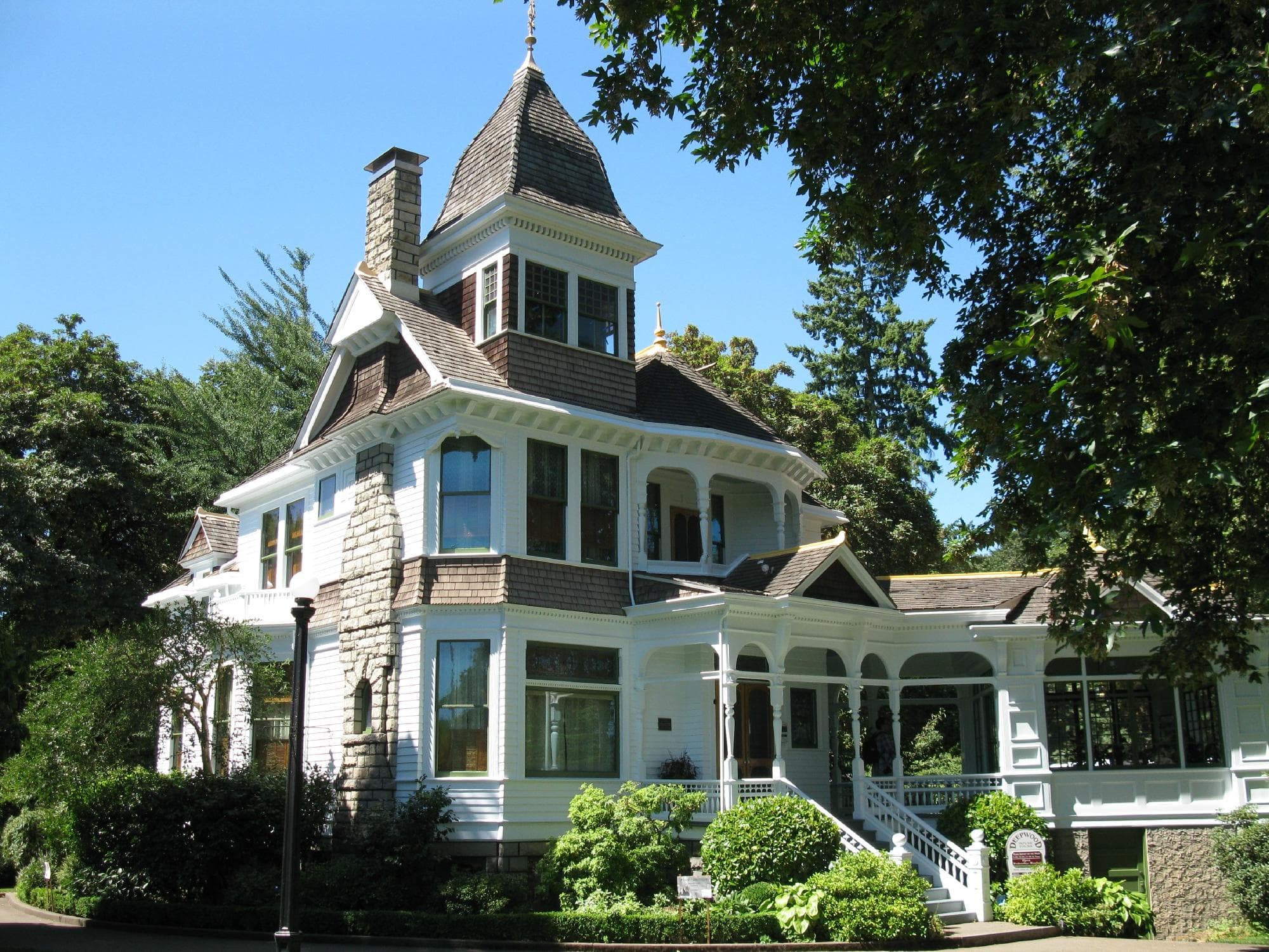 front view of Deepwood House