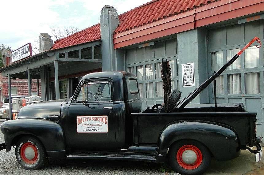 Wally's service station