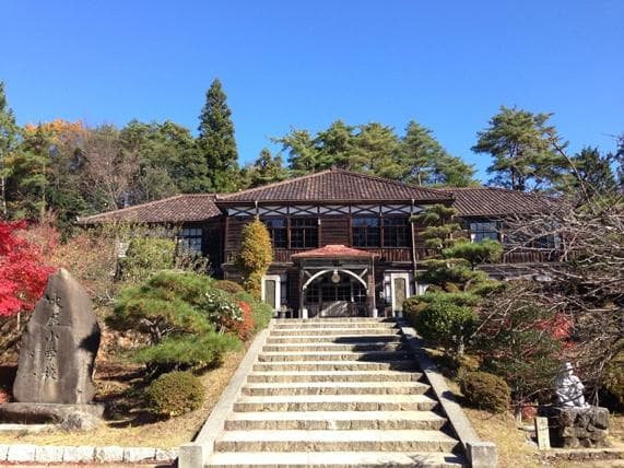 なんとか小学校全体を撮影しようとうろうろした結果ここから撮影