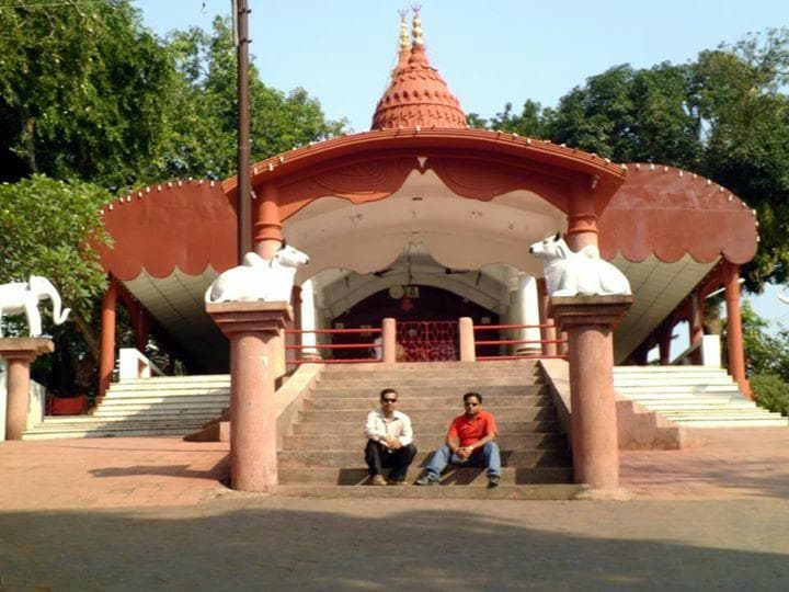 Amit & Subrata sitting at Kasba Kalibari