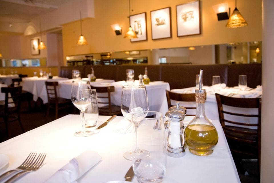 Cache Cache dining room