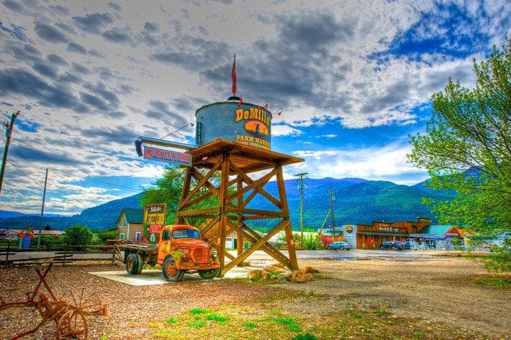 Water tower welcomes you to the farm
