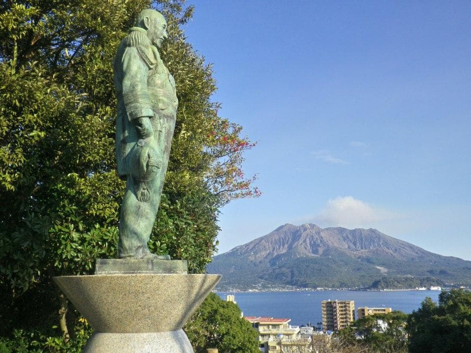 東郷平八郎像