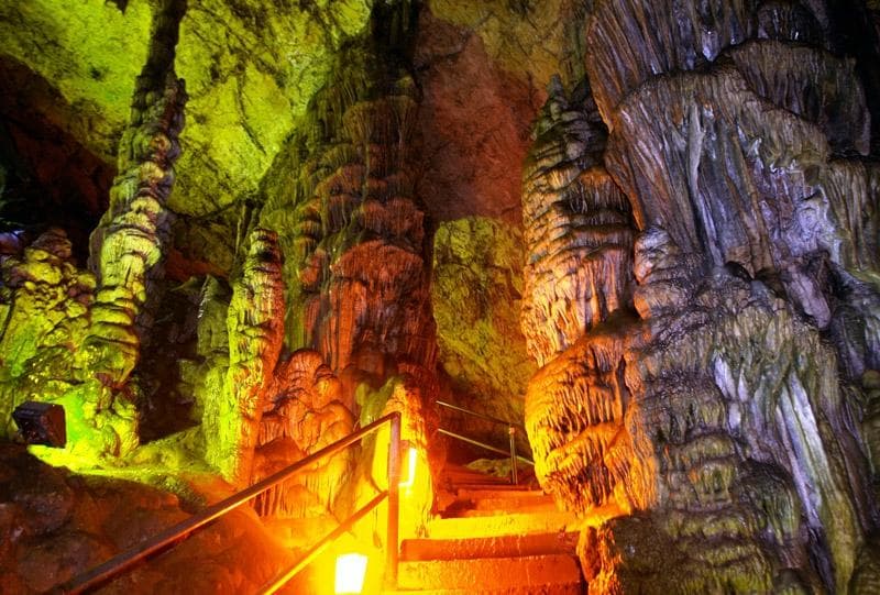 В пещере Зевса