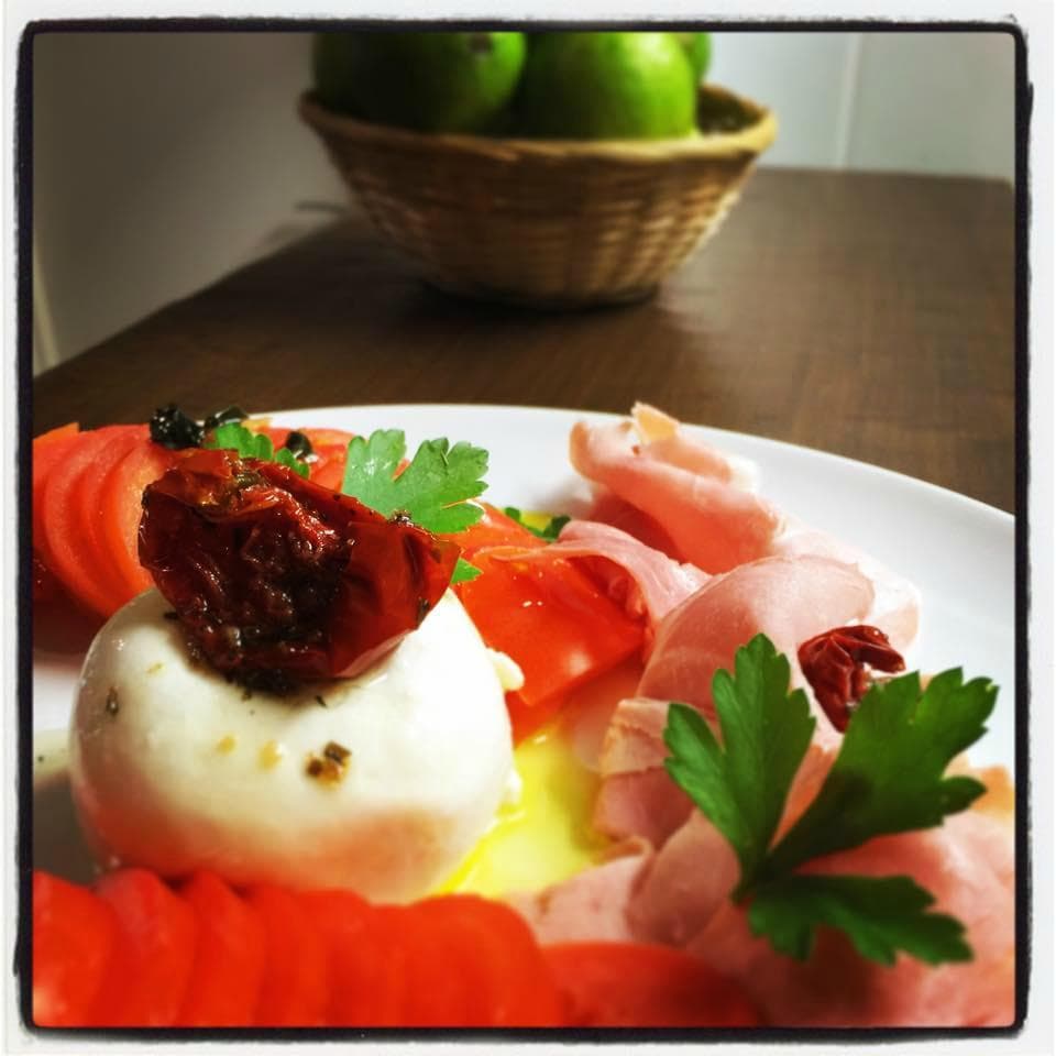 Entrée du jour "Salade de burrata & tomates "