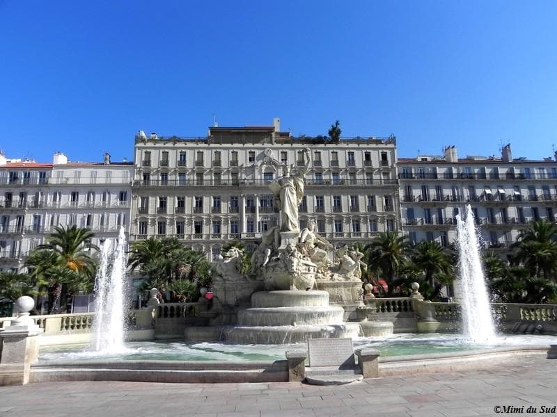 La fontaine de la Fédération sur la place de la Liberté