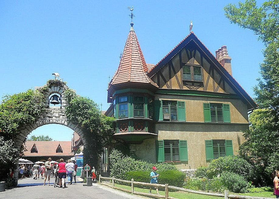 Approaching the Brewhaus.