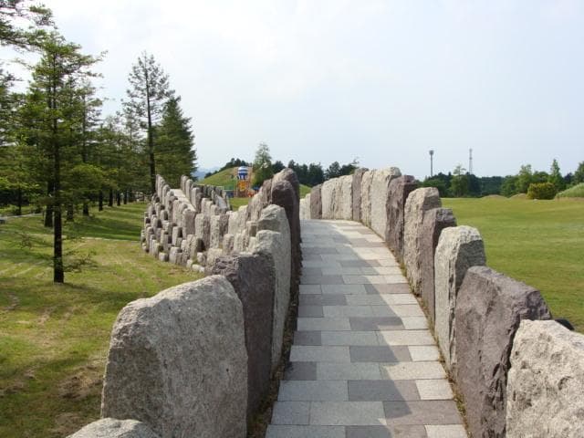 芝生広場の城壁