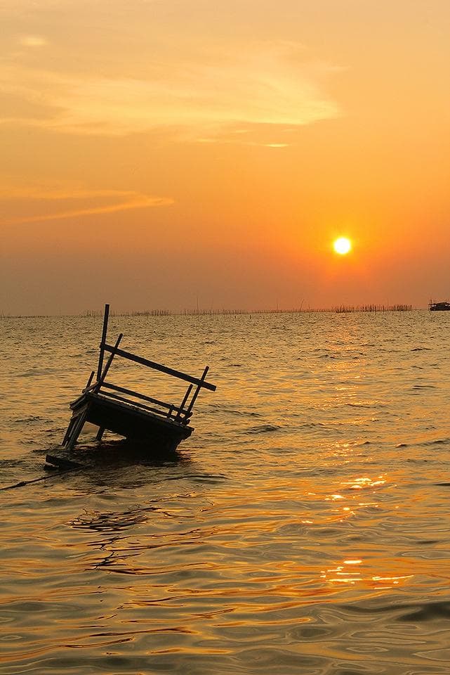 ฟ้าแดงเปล่ง