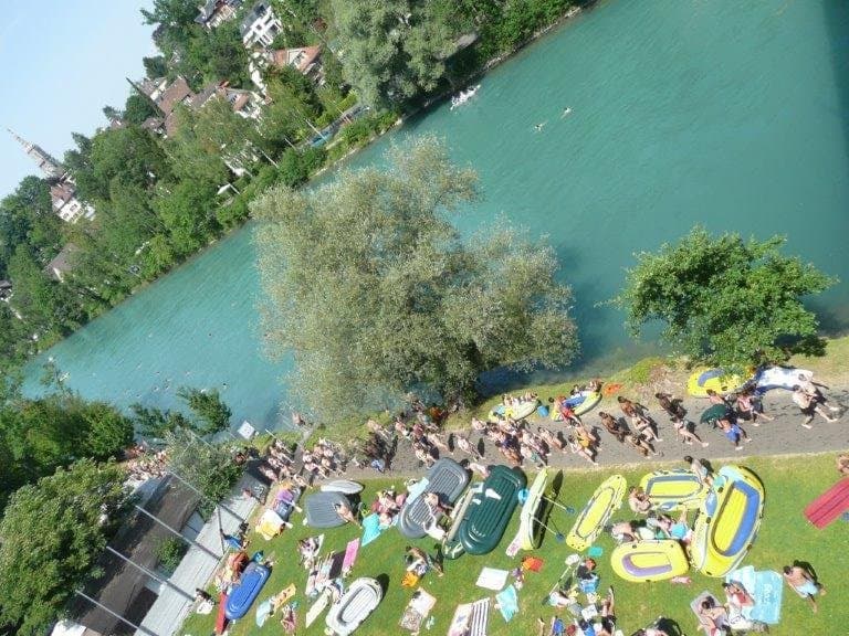 Immer dem Menschenstrom Flussaufwärts folgen...